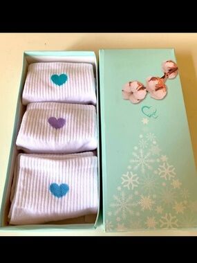 NWT Set of 3 white crew socks featuring heart designs. Comes in a decorative box